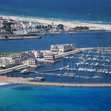 Отель Yachthafenresidenz Hohe Duene Росток Экстерьер фото Marina del Rey