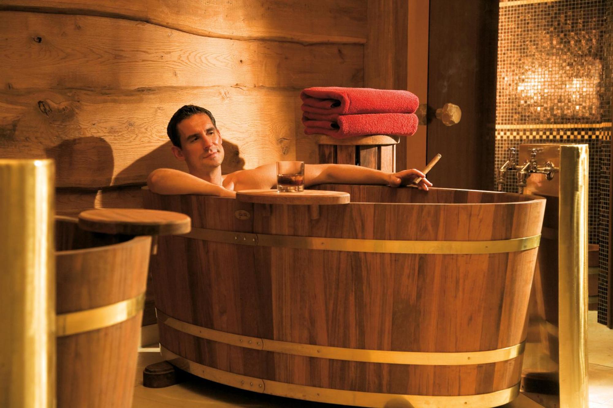 Отель Yachthafenresidenz Hohe Duene Росток Экстерьер фото A man in a barrel sauna