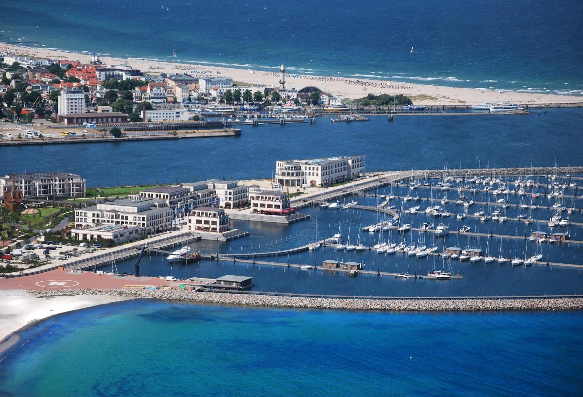 Отель Yachthafenresidenz Hohe Duene Росток Экстерьер фото Marina del Rey