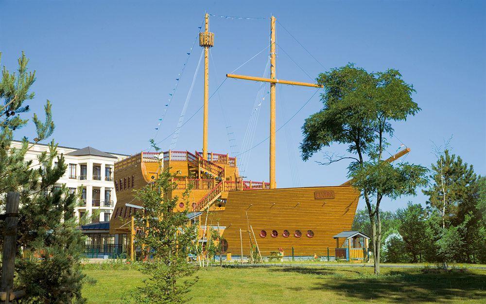 Отель Yachthafenresidenz Hohe Duene Росток Экстерьер фото The ship in 2011