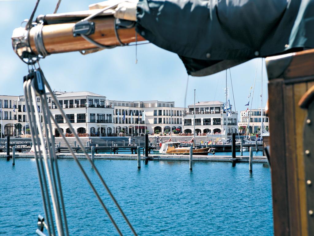 Отель Yachthafenresidenz Hohe Duene Росток Экстерьер фото Marina del Rey