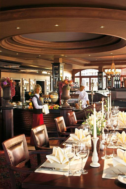 Отель Yachthafenresidenz Hohe Duene Росток Экстерьер фото Restaurant
