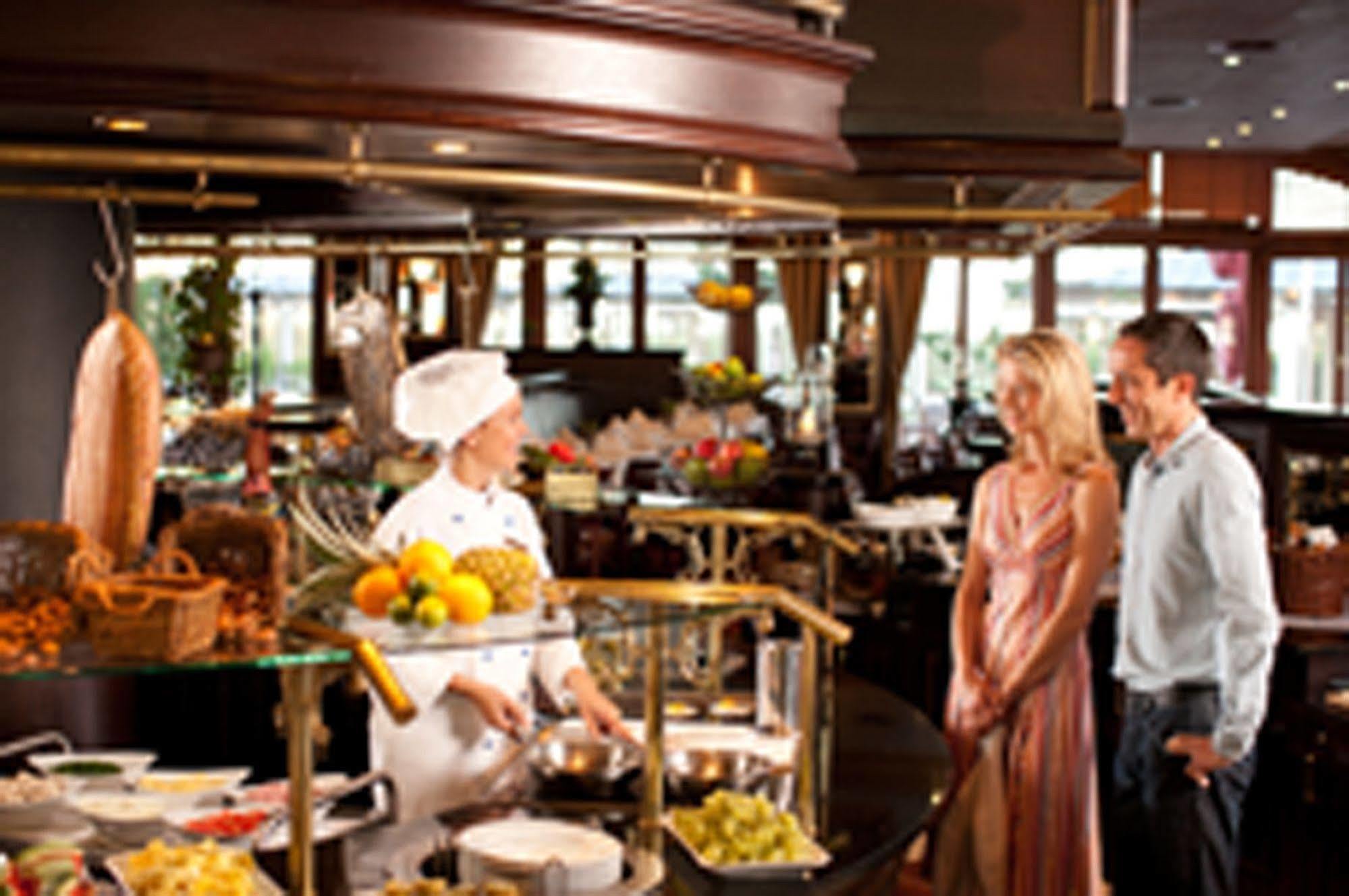 Отель Yachthafenresidenz Hohe Duene Росток Экстерьер фото The restaurant