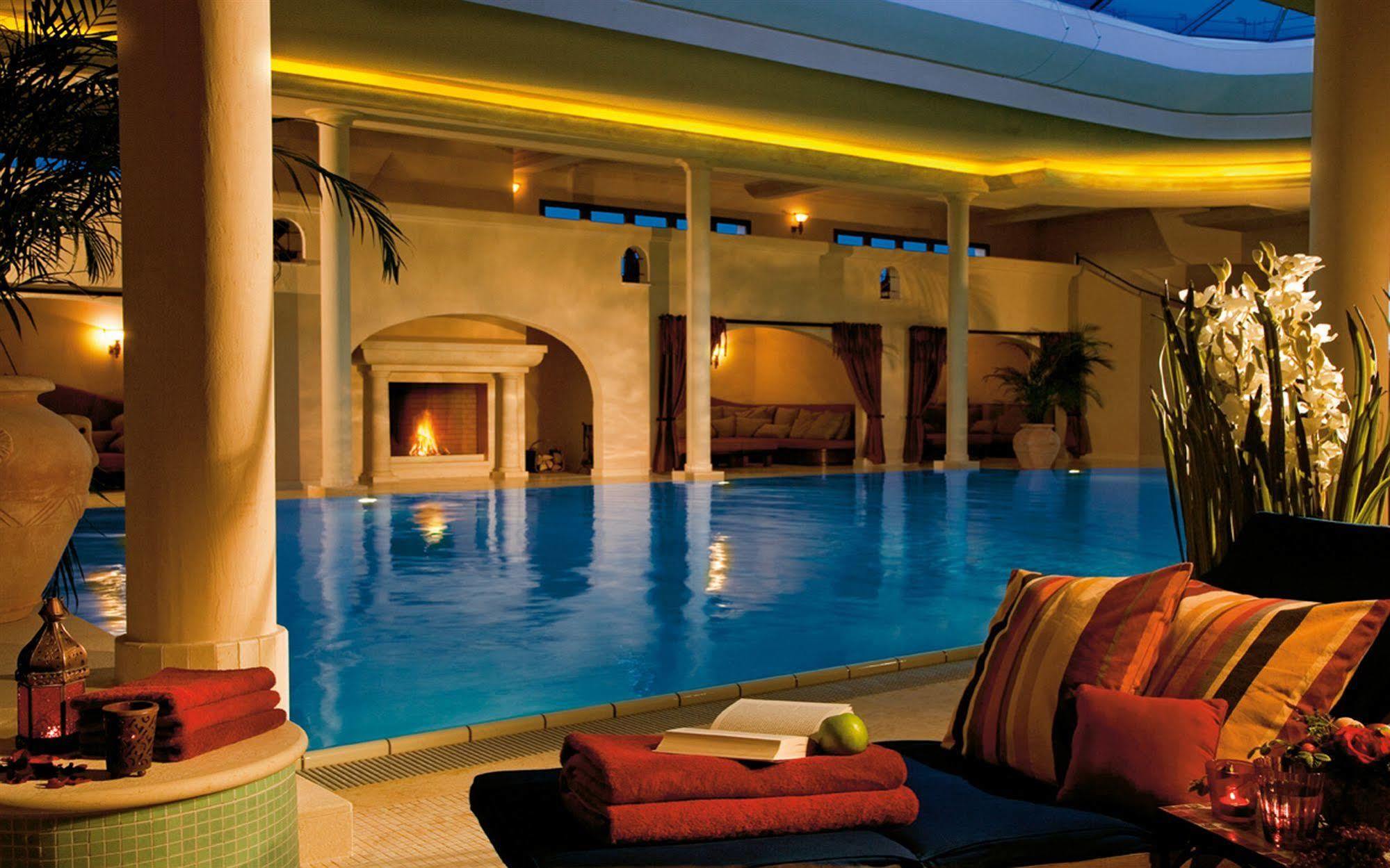 Отель Yachthafenresidenz Hohe Duene Росток Экстерьер фото The Spa at The Westin